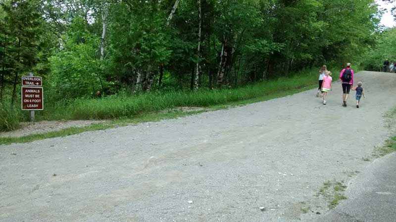 the overlook trailhead at fayette state park